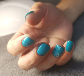 Pose de faux ongles