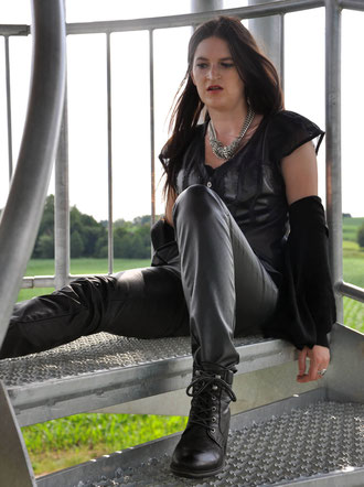 schwarze Stiefeletten Booties Streetstyle Modeblog ootd Fairy Tale Gone Realistic Fashionblog