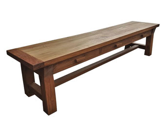 Massive Eichenbank B13 mit drei Schubkästen, nutzbar als Sitzbank oder flaches Sideboard für Wohnzimmer, Eingangsbereiche, Bäder und Küchen.