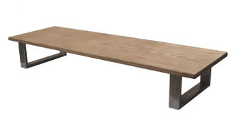 Couchtisch „Seelenblick“ flach und langes Design mit robustem Kastenprofil und eleganter Tischkufe.
