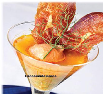 Coktel de gazpacho de berenjenas de Almagroi con crujiente de jamón