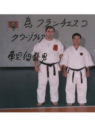 Shihan  Francesco Cuzzocrea co hanshi Morio Higaonna  Stage a  Frascati ( Roma )  1997