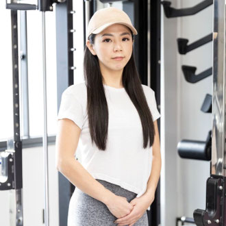 宮本 志緒里トレーナー：NSCA-CPT（パーソナルトレーナー資格） 保有 JSA-CSTS（ストレッチ資格） 保有 