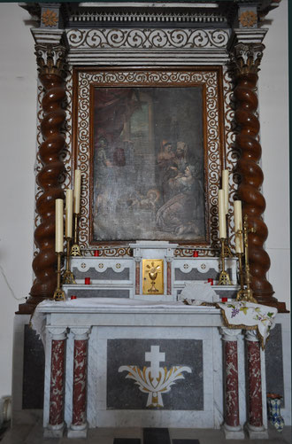 Poggio di Venaco - Maître autel refait en 1877 - Les colonnes proviennent de l'autel en bois des Ames du Purgatoire qui a été démoli