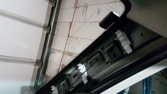 DAB-Antenne platziert, Leitungen im A-Holm