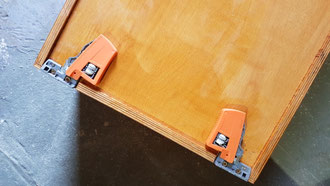 Halterung an den Schubkästen