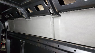 Hinter den Hängeschränken kann man schon mal tapezieren