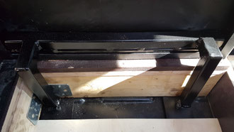 Die neuer Halterung, passend zu vorhandenem Schraubloch