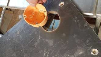 230V-Einbaudose für Stecker