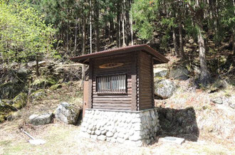 　塔の沢登山口のトイレ