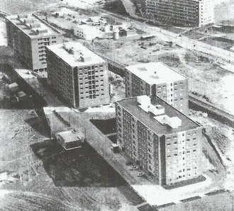 Edificios calle Sahagun, la renfe y polideportivo al lado 1974
