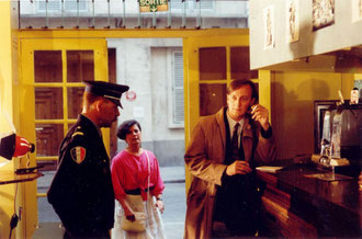 Alain  et Chantal au prise avec un "policier".