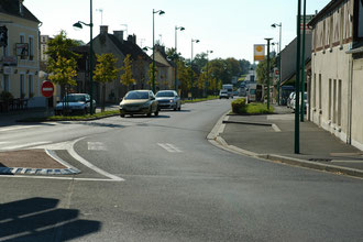 A picture taken in 2011 from a somewhat lower point of view (no tank avaliable to stand on), again tells nothing really changed during 65 years. Click for StreetView.