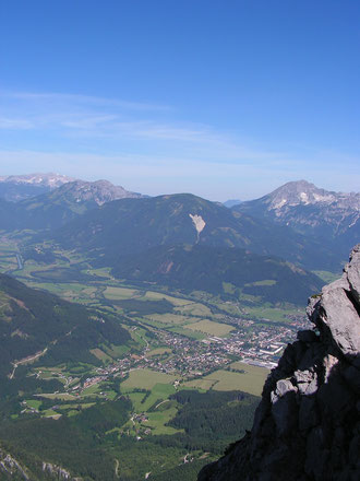 Blick vom Hahnstein auf Admont Richtung Westen  mt Frauenberg