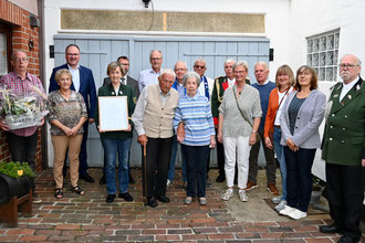 v. l. Arnold Fuchs. Gerda Ley, Günter Jäger, Klara Lensing, Joachim Kunth, Josef Kranz, Jubelpaar Willi & Elly, Heinz Steffens, Dieter Hockel, Arnold Vlatten, Maria Esser, Ludwig Rey, Agnes Müller, Gabi Eisnebraun, Hermann-Josef Trump