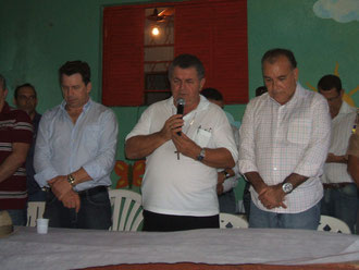 da sinistra: il Governatore Ivo Cassol, il Vescovo Dom Bruno Pedron, il deputato Jesualdo Pires, in visita al nostro Centro