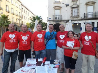 Miembros de la asociación el día 17 de julio en Huelva, recogida de firmas en contra del aborto