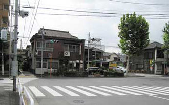 東京都・北品川の古い民家の家並み