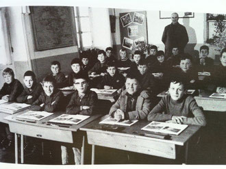 Frère H. CABILLIC avec ses élèves de 7eA (1968-1969)
