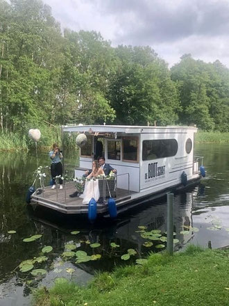 Hausboot mieten in Brandenburg | Hochzeit