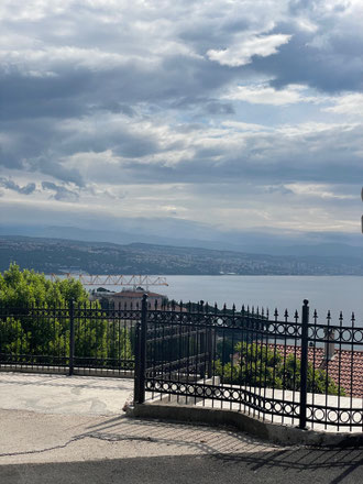 Opatija im Vorbeifahren - versteckt im Dunst