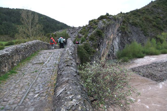 Le Puente de la Torre franchit le Rio Aragon Subordan