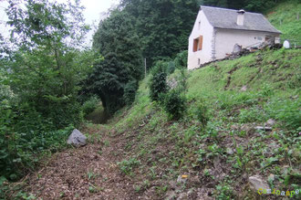 N°25/ Les abords de la Borde de Clutchet - Anirepoque bien dégagés ! Noter que le Chemin rural des Ichantes passe sous la haie de buis.