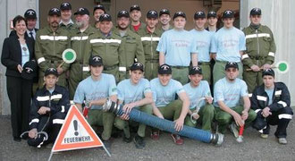 Gruppenfoto bei der Kappenübergabe durch die Raika Kasten