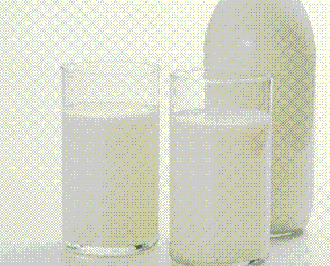 水中油滴型の牛乳(by Hokkaidogov)