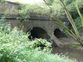 The canal aqueduct over the River Cole. Photograph by kind permission of John Fox, Foxy's Island Walks. All Rights Reserved. See Acknowledgements for a direct link to his website.