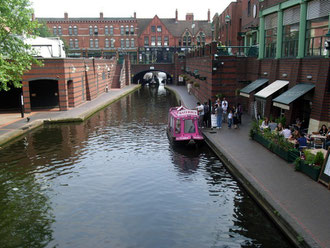 The bridge carries Broad Street over the canal.