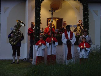 Lichterprozession in Holz