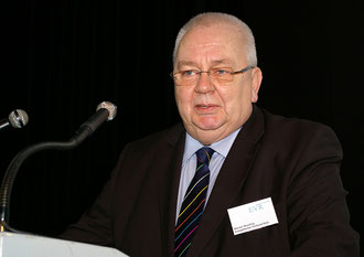 Geschäftsführer Werner Neveling spricht auf dem 2. Forum des Evangelischen Verbunds Ruhr (Foto: Ulrich Lange).