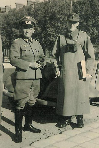 Major W. Vonalt (on the right) and his Adjutant Alban Plaum Oct.1944 around Belfort as Commander of Gren. Rgt. 1212 (Photo courtesy Christophe Gregoire)