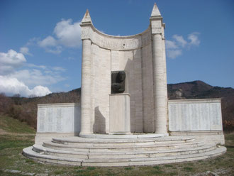 On the way to the Giogo Pass is the US Memorial for the 363rd US Infantry Regiment of the 91st US Infantry Division “Powder River”