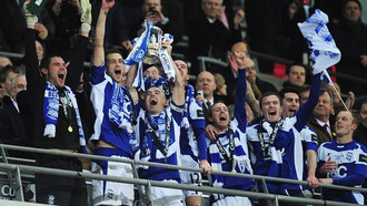 Spieler von Birmingham City mit dem Ligapokal 2011