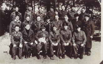 Harry Callan (2. Reihe, links) im „Marlag/Milag Nord“ Westertimke, 1941. Foto: Privatbesitz