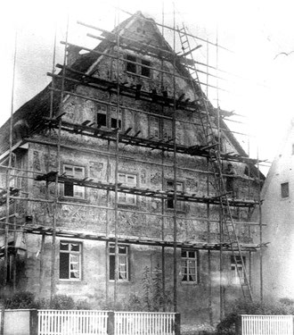 Das Derdinger Gasthaus „Sonne“ verliert den Putz.