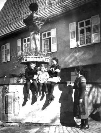 Nur wenige wissen noch, wie der Brunnen in der Oberen Gasse früher aussah.