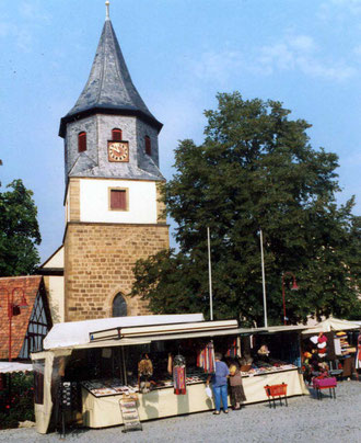 1996 war der Septembermarkt im Unterdorf, weil die Brettener Straße erneuert wurde. 