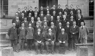 Unbekanntes Gruppenfoto eines Derdinger Vereins von 1928. Wer kann weiterhelfen?