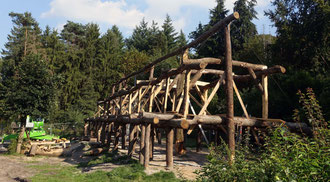 Baubeginn für einen 42 Meter langen germanischen Großbau im Archäologischen Freilichtmuseum in Oerlinghausen, das der Heimatkreis im Aug. 2023 besuchte.