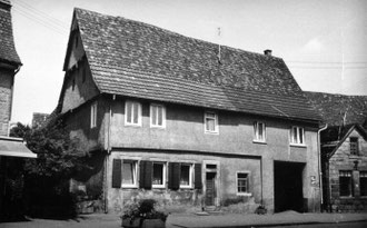 Dieses Haus an der Brettener Straße hat die Gemeinde in den 1970er Jahren abgerissen