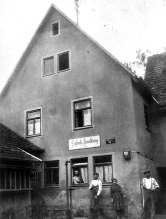 In Flehingen gab es früher sogar einen Schuhmacher neben der Schuhmacherei in der „Anstalt“.