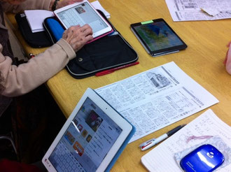 ☆写真下のiPadの前の印刷物が朝日新聞朝刊掲載の「55プラス」の記事。