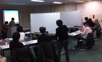 仕切り代わりの白板にご注意ください