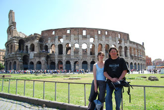 Sylvie et moi devant le Colisée