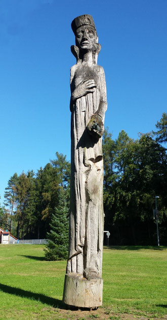 Statue der Trendula von dem Trendelburger Bildhauer Rolf Steiner aus Deisel