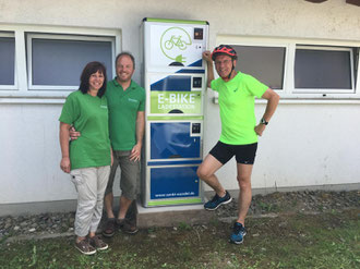 e-motion e-Bike Welt St. Wendel und Bürgermeister Peter Klär bei der Eröffnung der ersten e-Bike Ladestation in St. Wendel