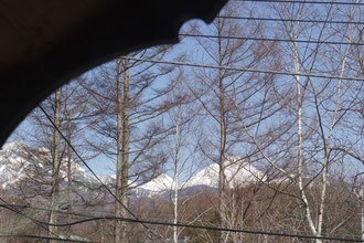北側の窓から八ヶ岳が望めます・・・まだまだ冬の八ヶ岳